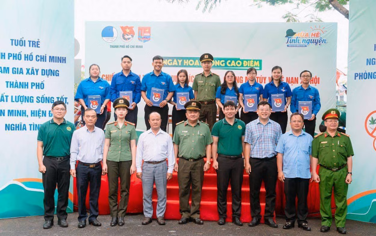 Tuổi trẻ Công an TP Hồ Chí Minh xung kích phòng, chống ma túy và tệ nạn xã hội -0