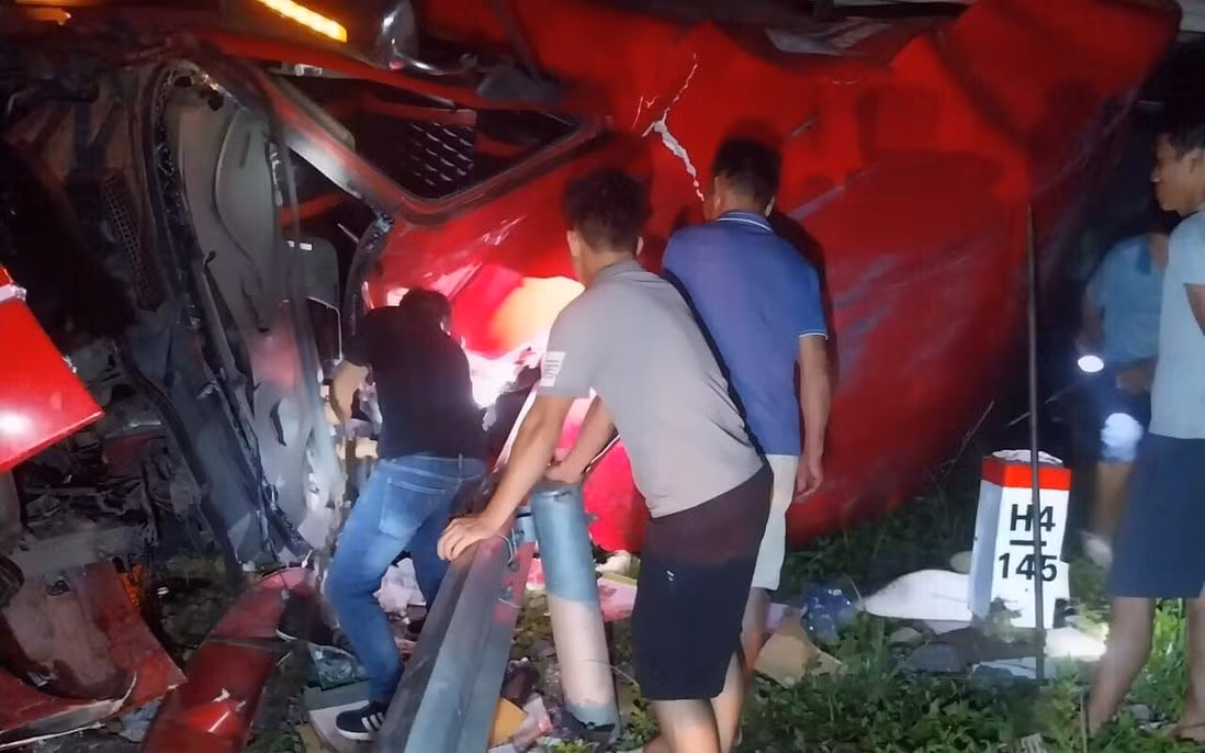 Bàn giao thi thể lái xe ô tô đầu kéo tự gây tai nạn trên đèo -0