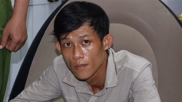 Con nghiện nhiều tiền án, tàng trữ ma túy cùng 2 khẩu súng