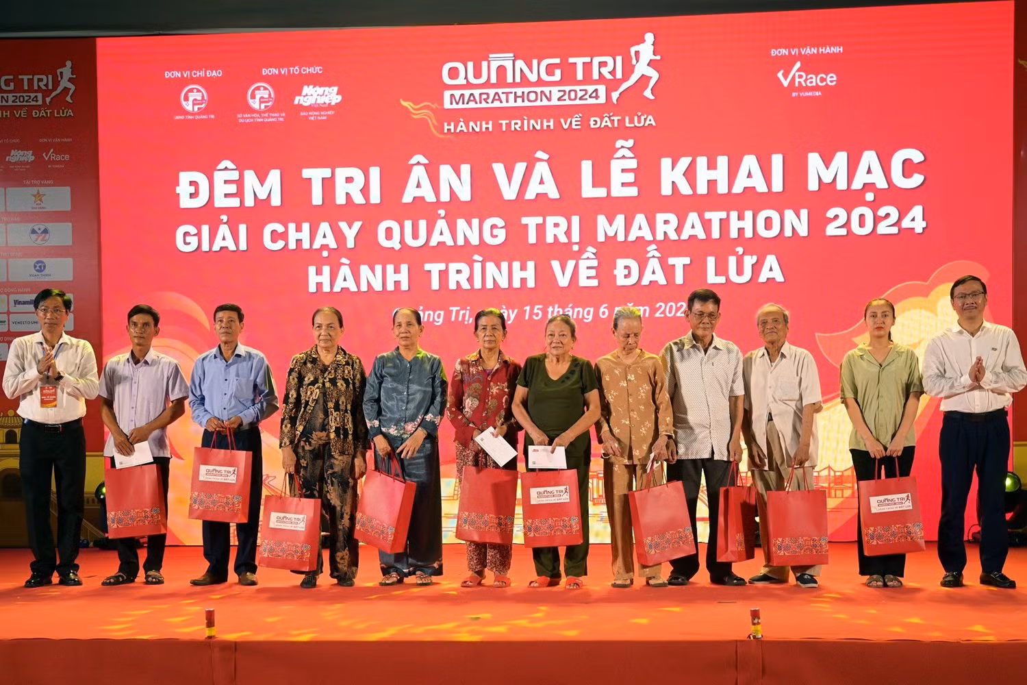 Xúc động lễ “Đêm tri ân” và khai mạc giải chạy “Hành trình về đất lửa Quảng Trị” -0