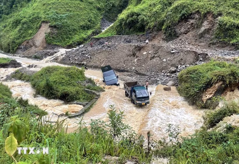 Thủ tướng: Khắc phục nhanh nhất hậu quả đợt mưa lũ ở miền núi, trung du Bắc Bộ -0