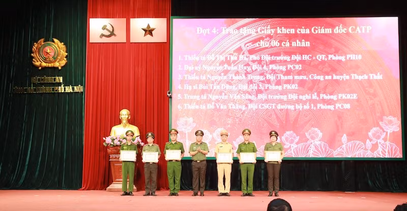 140 tập thể, 318 cá nhân đã có thành tích đột xuất được khen thưởng -3
