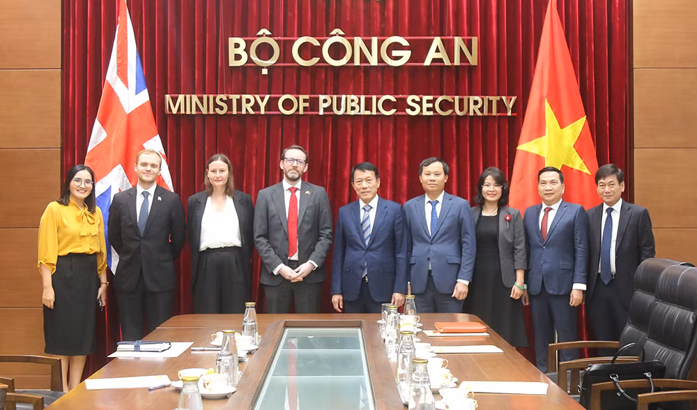 Tăng cường hợp tác với các cơ quan thực thi pháp luật Vương quốc Anh -0