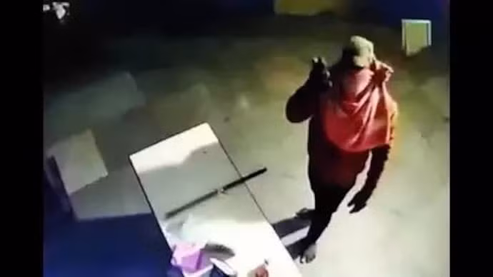 Trộm… “mắng” chủ nhà vì không có đồ gì giá trị -0