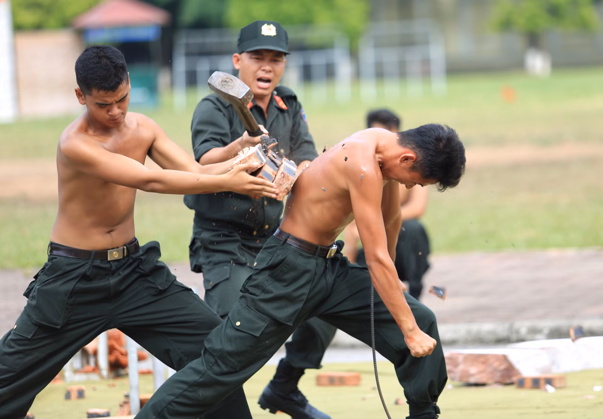 Đoàn đại biểu cán bộ quy hoạch Ủy viên Trung ương Đảng khóa XIV tham quan thực tế tại Bộ Tư lệnh CSCĐ -1