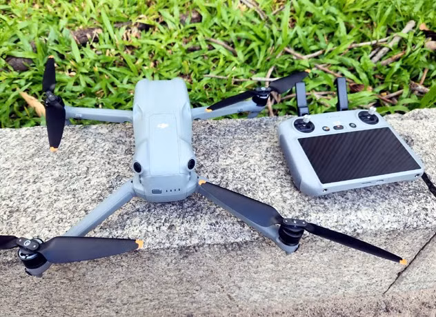 “Soi” cây xanh khiếm khuyết bằng flycam để tránh sự cố đáng tiếc -0