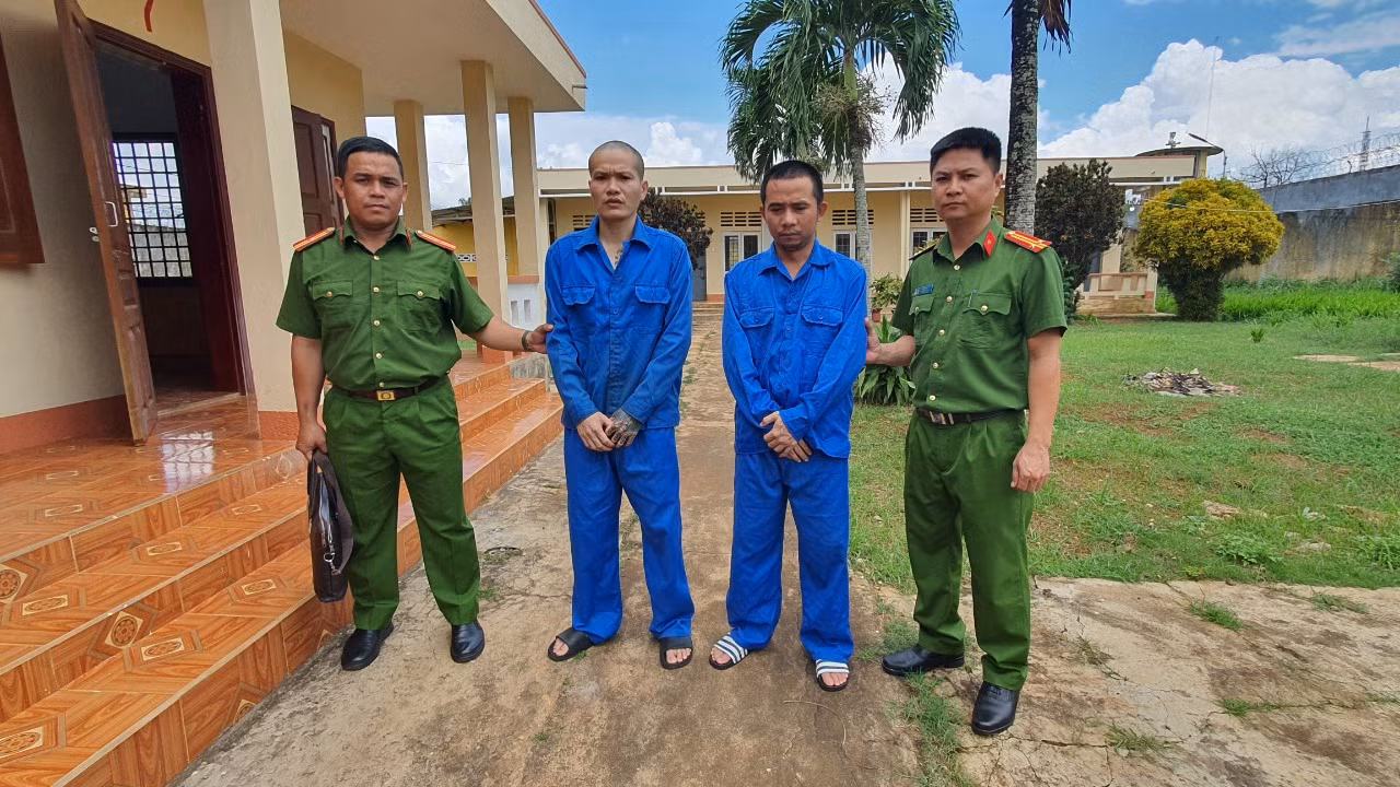 Bắt 2 đối tượng lừa người sang Campuchia làm “việc nhẹ lương cao” -0