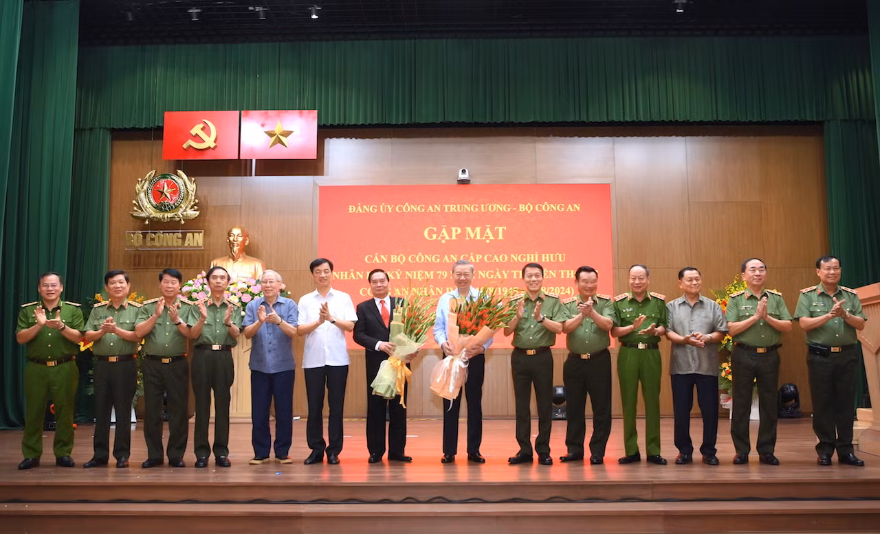 Tô thắm truyền thống vẻ vang của lực lượng CAND Việt Nam anh hùng -0