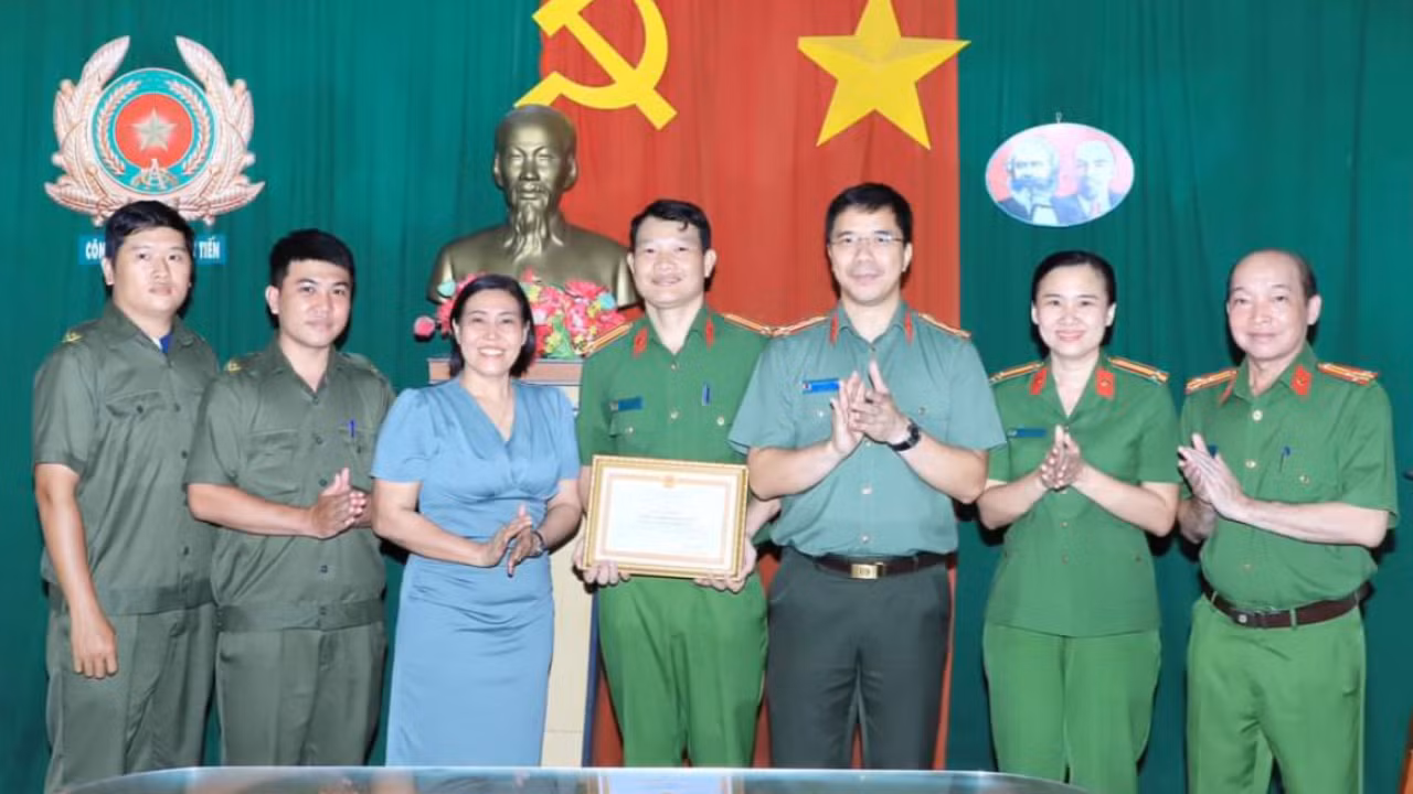 Công an 2 phường về đích sớm trong việc thu nhận hồ sơ cấp Thẻ Căn cước cho trẻ dưới 6 tuổi -0