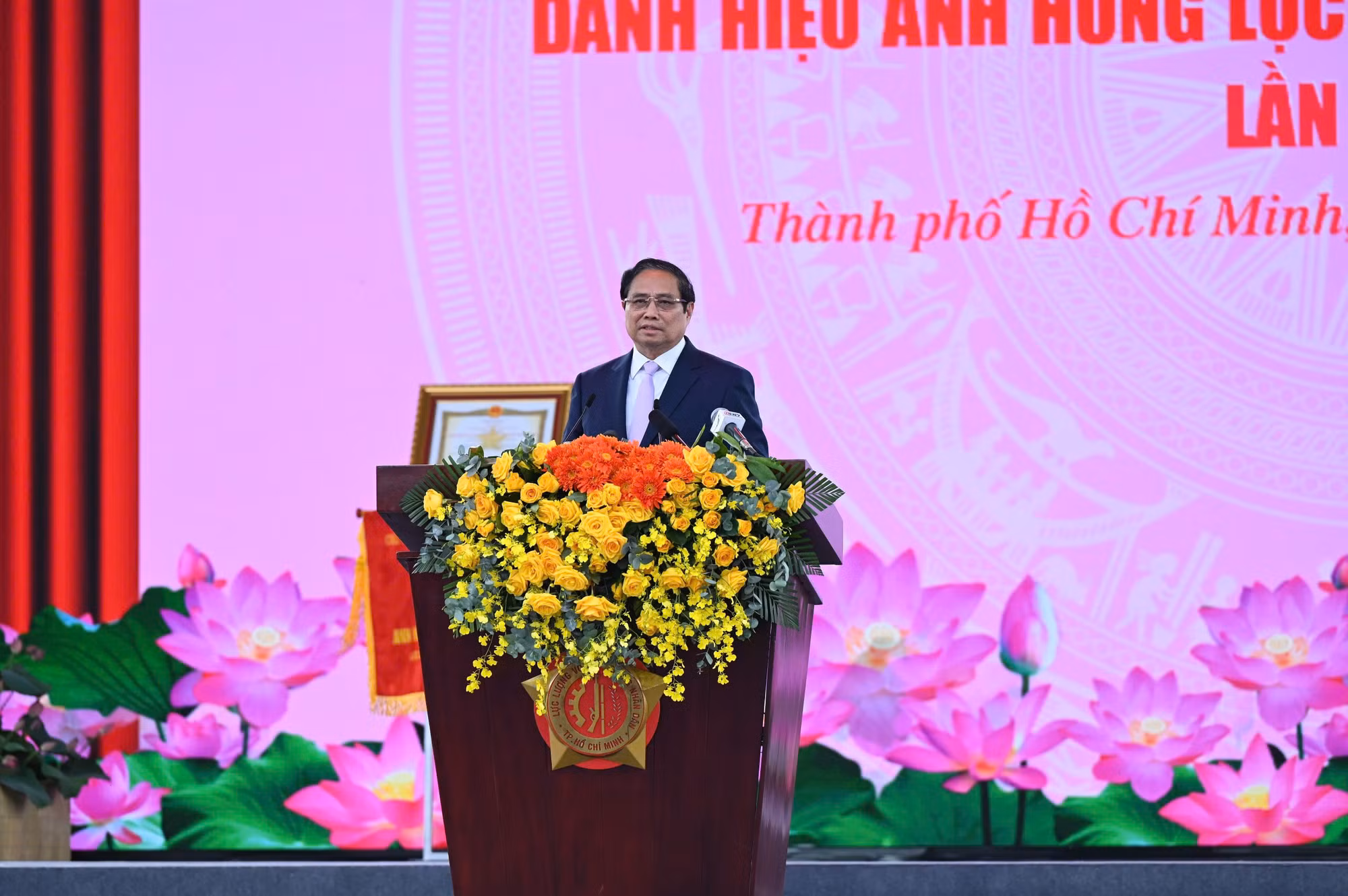 Lực lượng vũ trang TP Hồ Chí Minh vinh dự đón nhận danh hiệu Anh hùng LLVTND -1