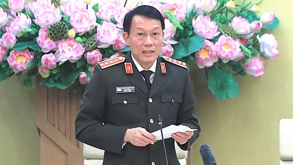 Xây dựng pháp luật để phục vụ phát triển kinh tế xã hội và nhân dân