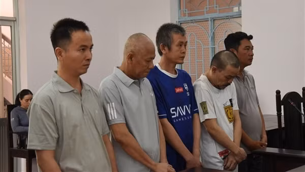Lừa bán thiên thạch, 5 bị cáo chia nhau 38 năm tù