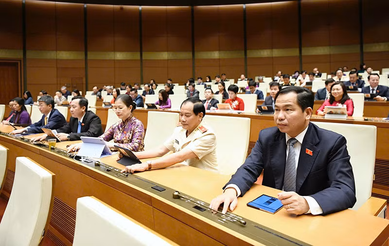 Xây dựng pháp luật để phục vụ phát triển kinh tế xã hội và nhân dân -0