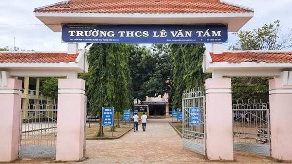 Vụ “treo” lương giáo viên huyện biên giới: Cách chức hiệu trưởng
