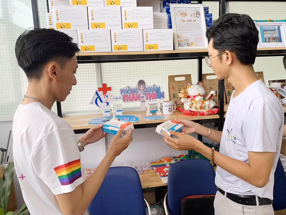 hiv14.jpg -0