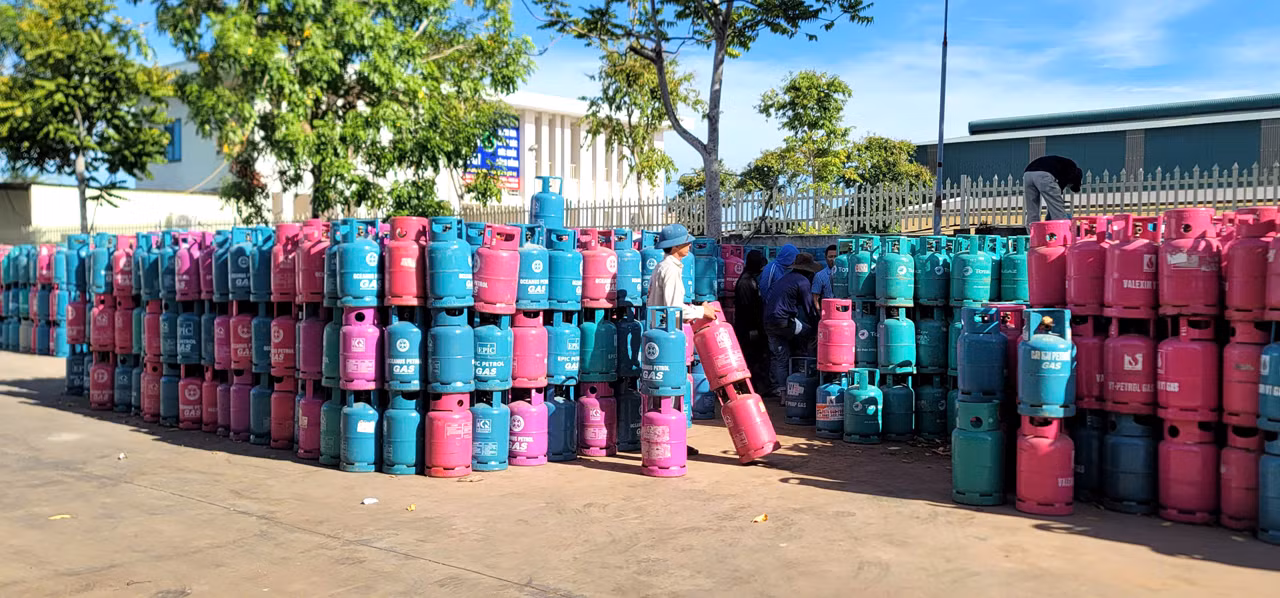 Phát hiện cơ sở thu gom gần 3.000 vỏ bình gas trái phép -0