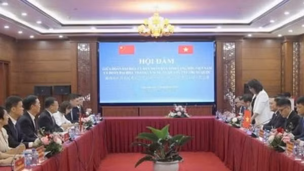 Đẩy mạnh giao thương giữa tỉnh Lạng Sơn và TP Sùng Tả của Trung Quốc