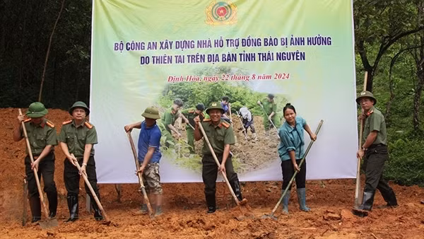 Bộ Công an khởi công nhà tặng 2 gia đình bị sập trong mưa lũ ở Thái Nguyên