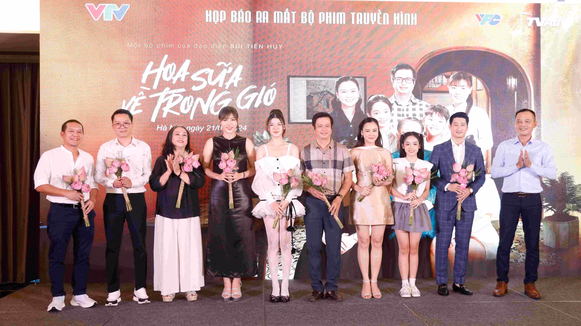“Hoa sữa về trong gió” – câu chuyện đậm chất Hà Nội nhưng quen thuộc với mọi nhà -0