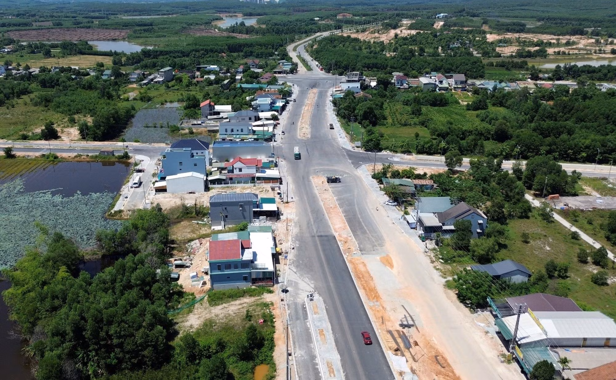 Cận cảnh dự án đường cứu nạn hàng trăm tỷ đồng thi công kéo dài hơn thập kỷ -0