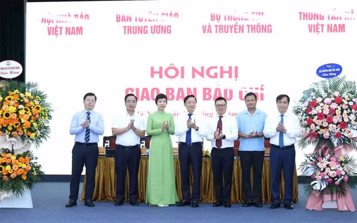 Báo chí cần tiếp tục chủ động vào cuộc, đồng hành cùng Chính phủ, tạo sự đồng thuận -0
