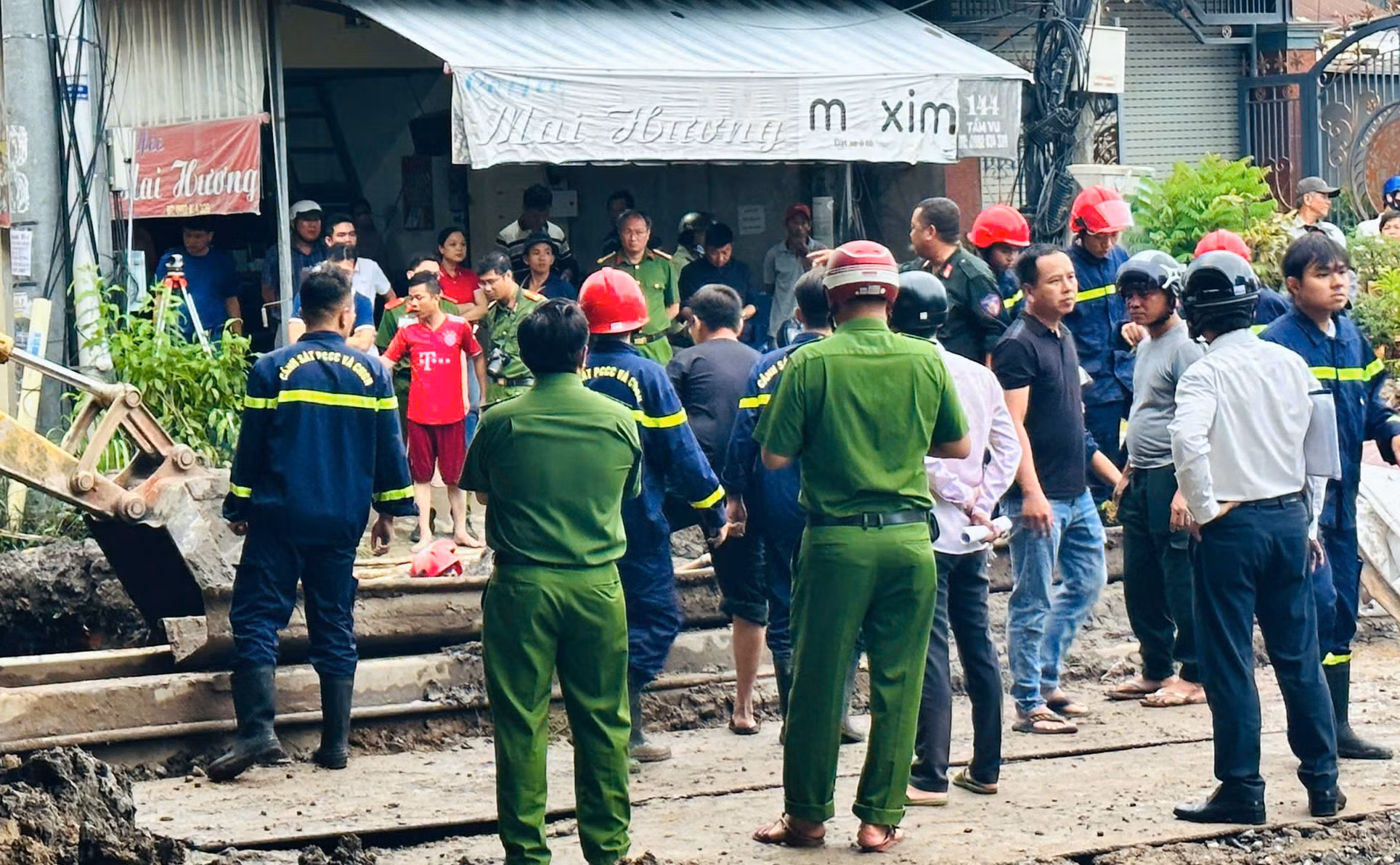 Sạt lở tại công trình cống thoát nước vùi lắp 2 người -0