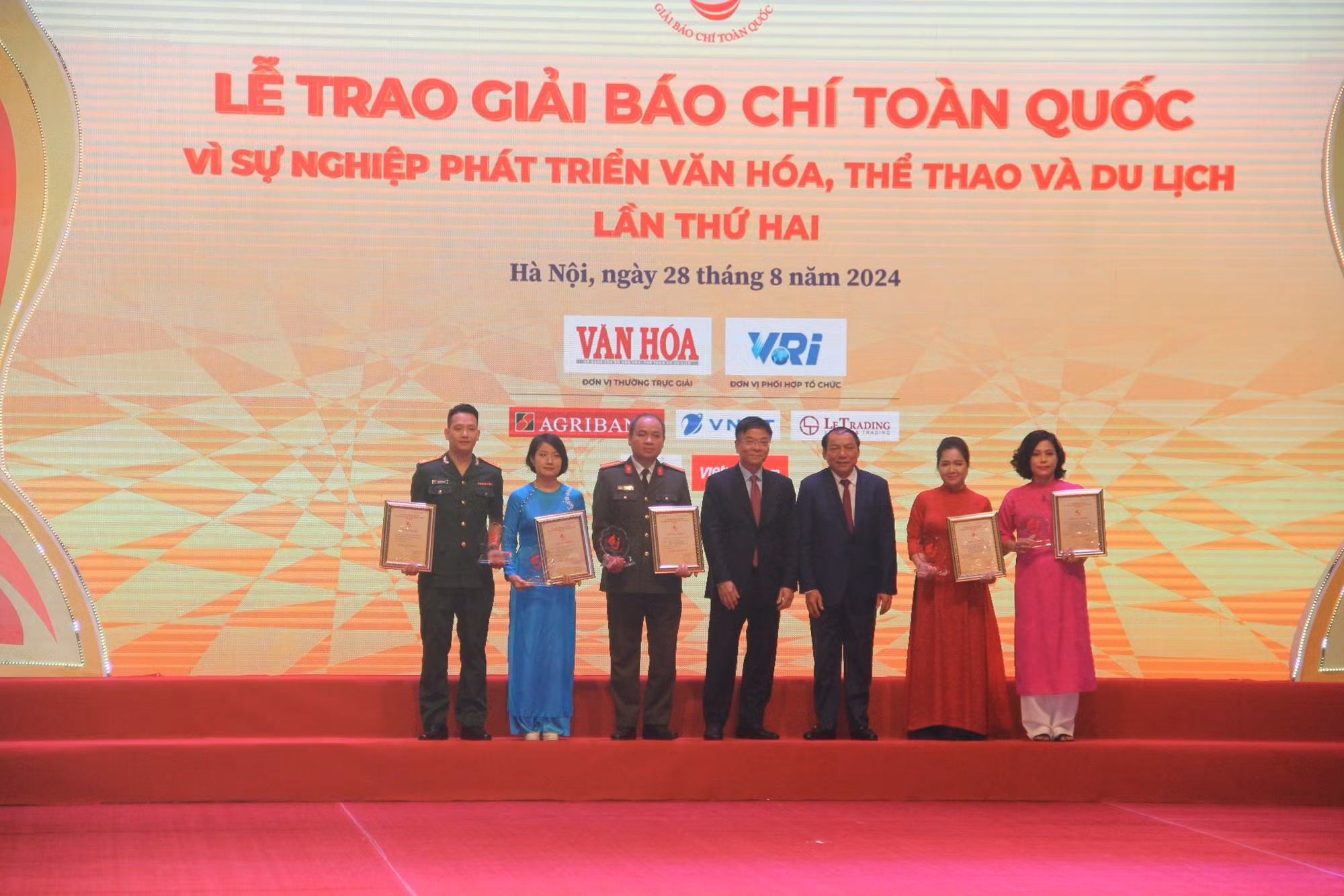 Trao Giải Báo chí toàn quốc “Vì sự nghiệp phát triển Văn hóa, Thể thao và Du lịch” lần thứ hai -0