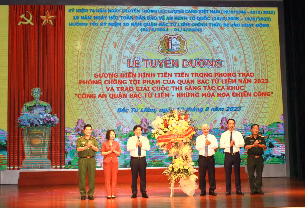Tuyên dương điển hình tiên tiến trong phong trào phòng, chống tội phạm quận Bắc Từ Liêm -0