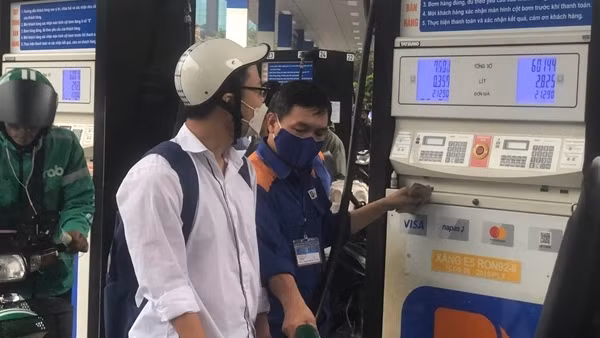 Giá xăng dầu đồng loạt tăng lần thứ ba liên tiếp