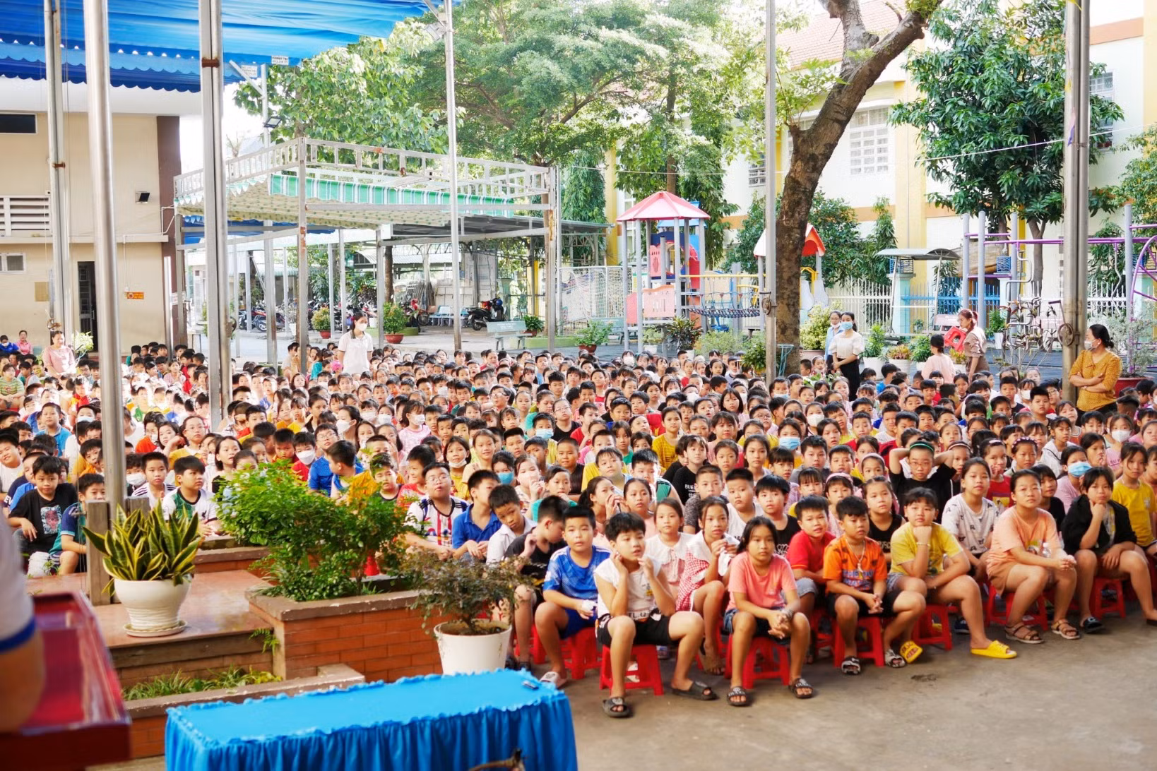 Hơn 700 học sinh tham gia chương trình “Một ngày em chiến sĩ PCCC” -0