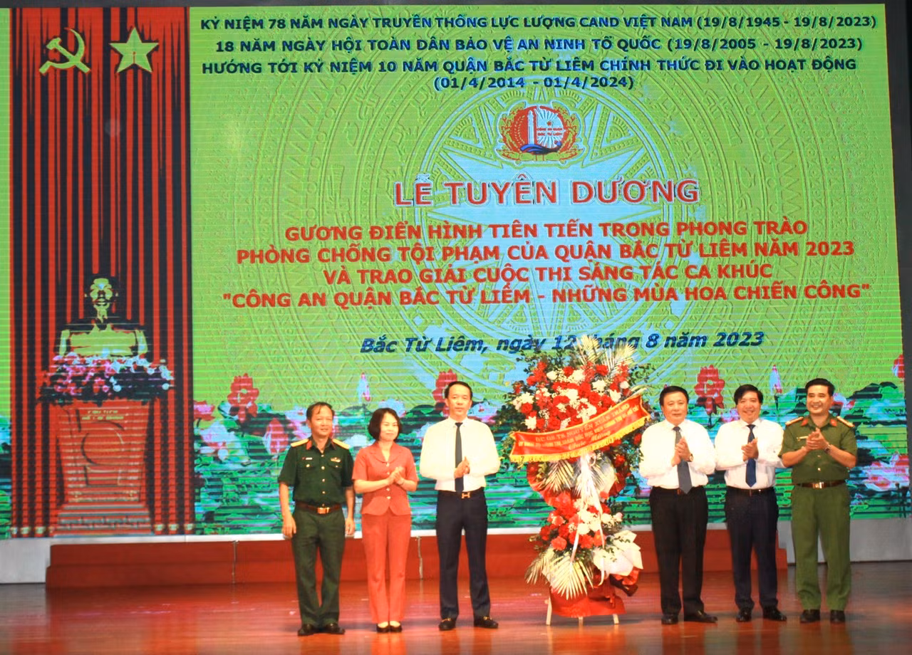 Tuyên dương điển hình tiên tiến trong phong trào phòng, chống tội phạm quận Bắc Từ Liêm -0