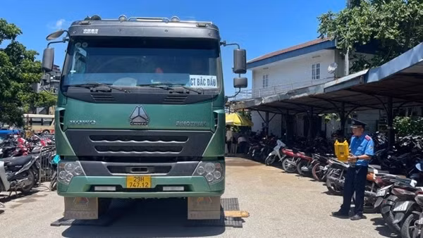 Hà Nội: Kiểm tra, xử lý xe vi phạm về tải trọng và các bãi trông giữ xe trái phép