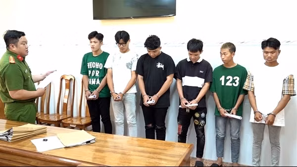 Khởi tố, bắt tạm giam nhóm đối tượng giết người trong “bão” sau chung kết AFF Cup