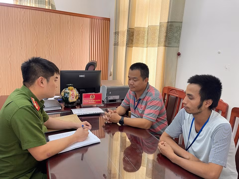 cơ quan công an lấy lời khai 02 đối tượng.jpeg -0