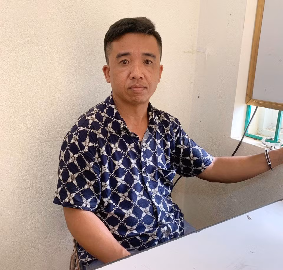 Bắt giữ lái xe “cuỗm” tiền của khách du lịch nước ngoài -0