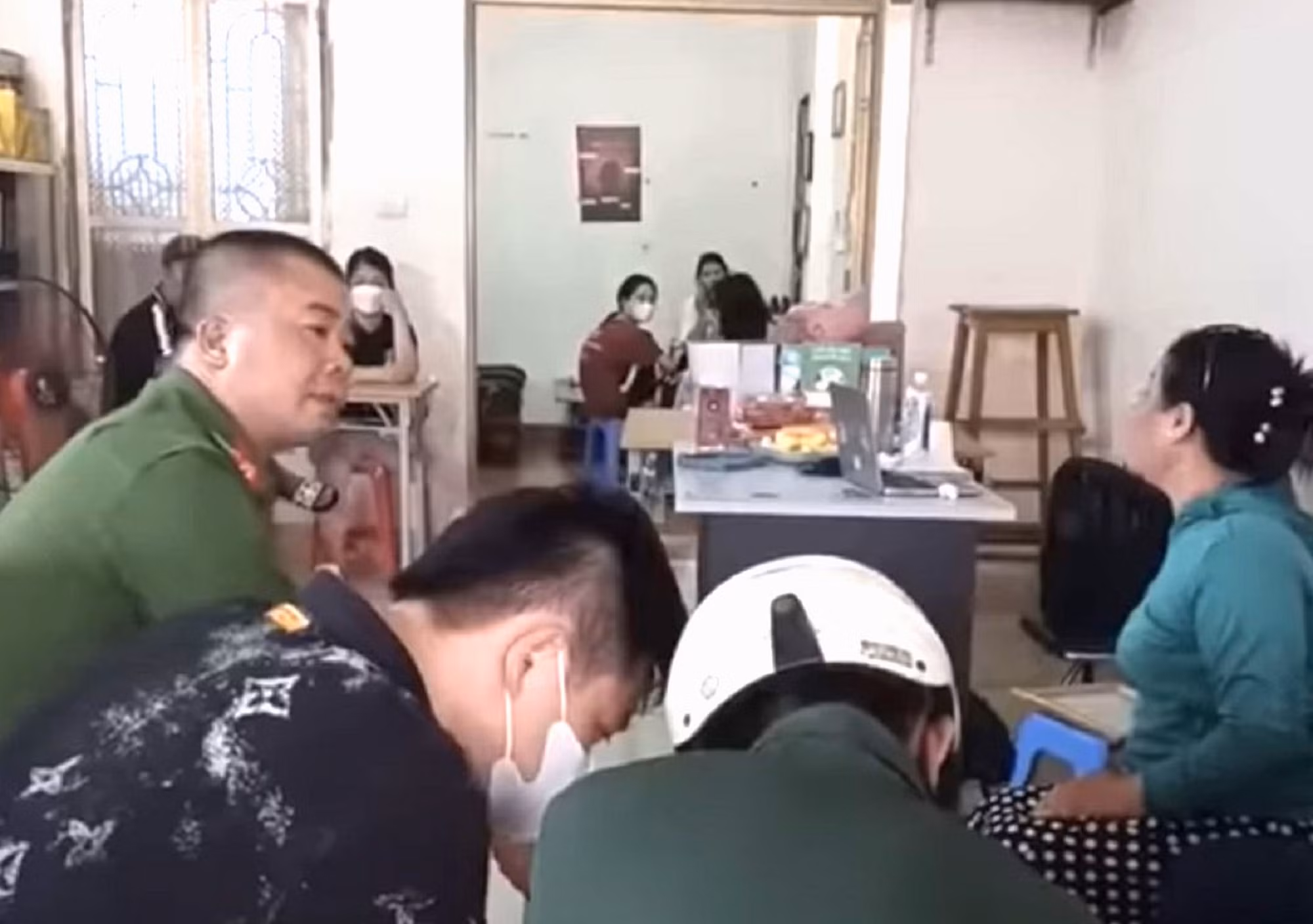 Làm rõ hành vi nhóm người lạ tự ý lấy mẫu máu học sinh ở Hải Phòng -0