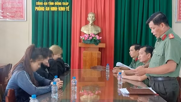 Phạt 5 cô gái bán tài khoản thanh toán để trục lợi