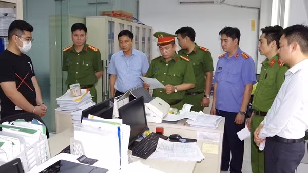 Khi nhân viên ngân hàng cầm đầu đường dây "tín dụng đen"