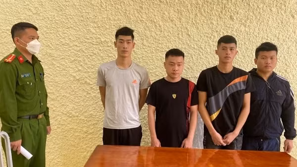 Bộ tứ vào tận nhà trọ, “bắt giam” con nợ khó đòi