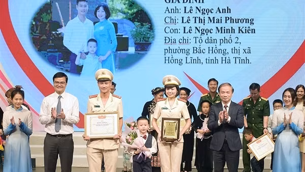 Bí quyết “giữ lửa” hạnh phúc của gia đình chiến sĩ Công an tiêu biểu