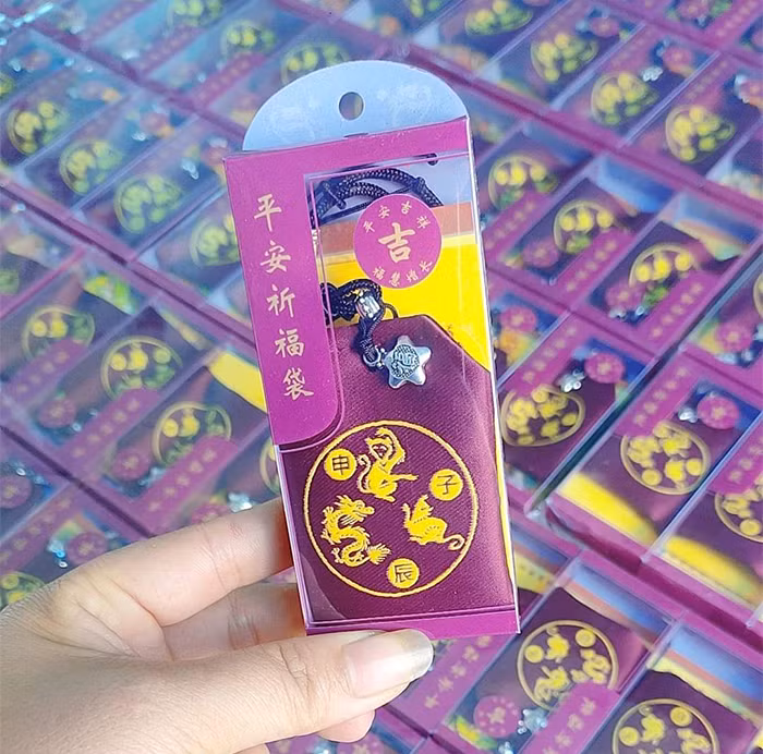 Loạn “bảo bối” giải hạn dịp cuối năm -0