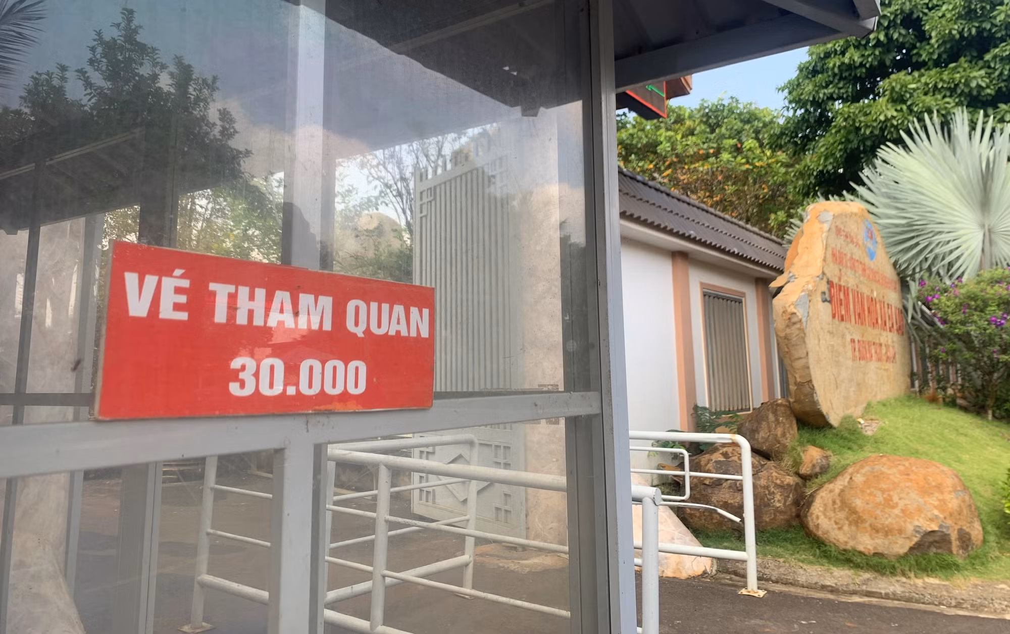 Xin làm điểm sinh hoạt văn hóa, “biến tướng” thành khu du lịch bán vé -0