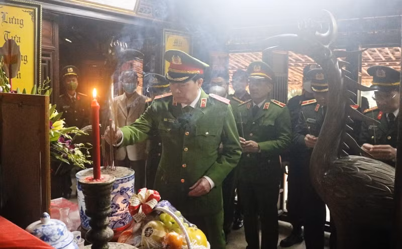 Long trọng lễ giao nhận công dân thực hiện nghĩa vụ tham gia QĐND và CAND trên quê hương Đại tướng Võ Nguyên Giáp -0