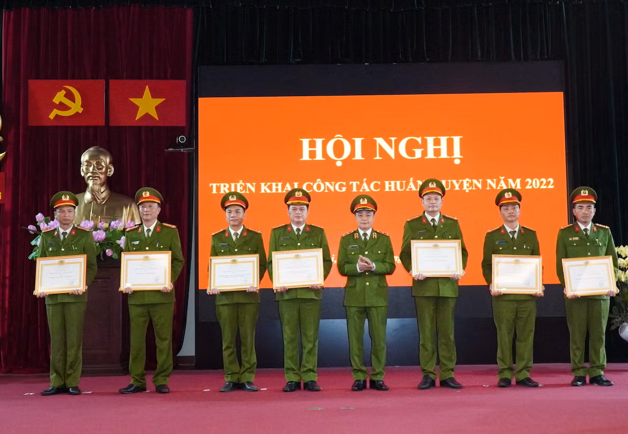 Huấn luyện CSCĐ bằng các phương án thực binh mới, chuyên biệt, riêng có -0