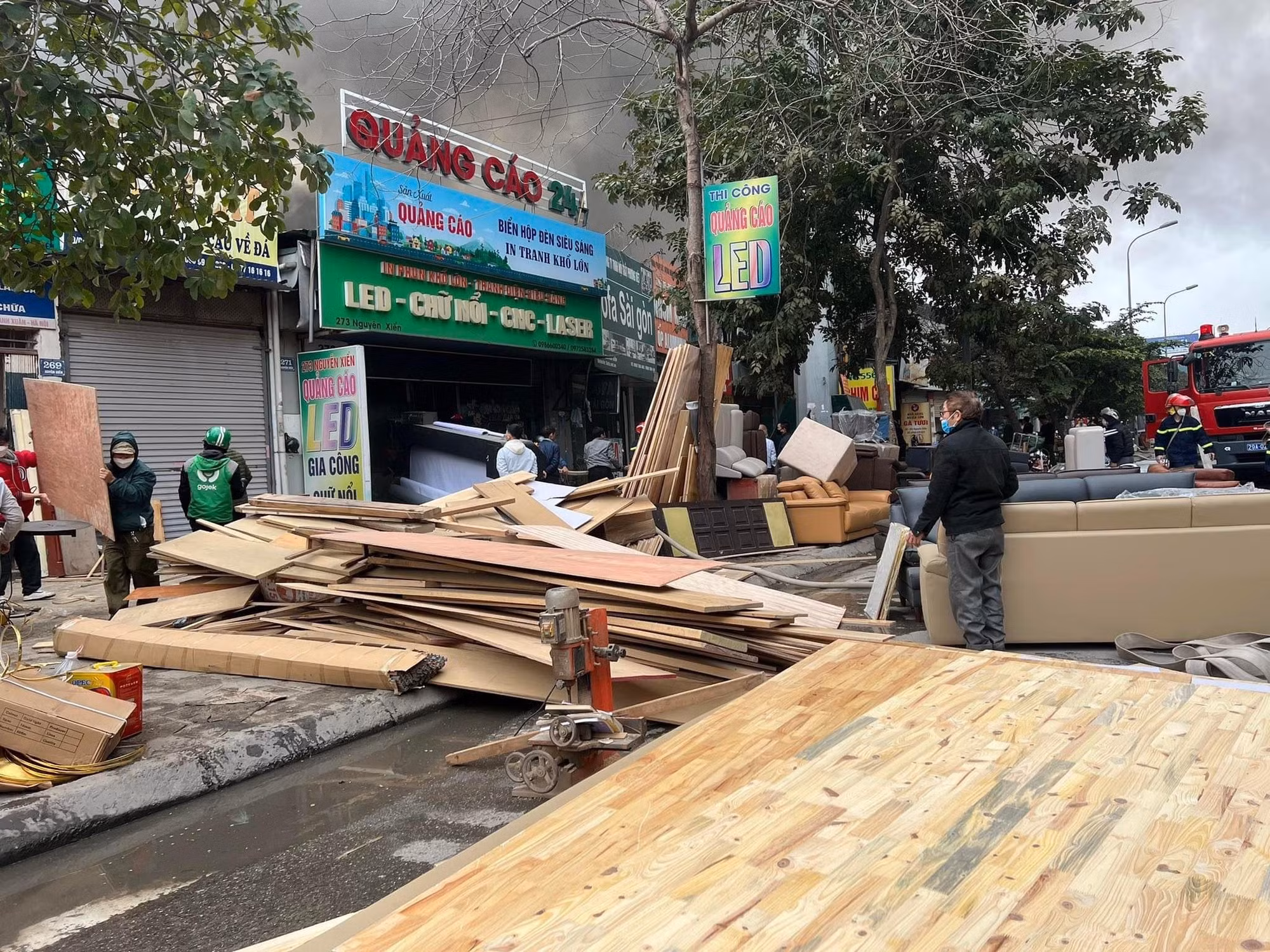 Hà Nội: Cháy lớn trên đường Nguyễn Xiển -0