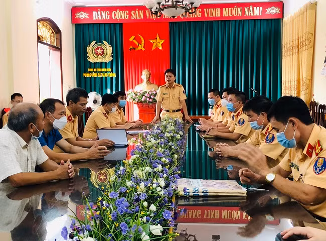 Bình yên trên những cung đường Thành Nam -0