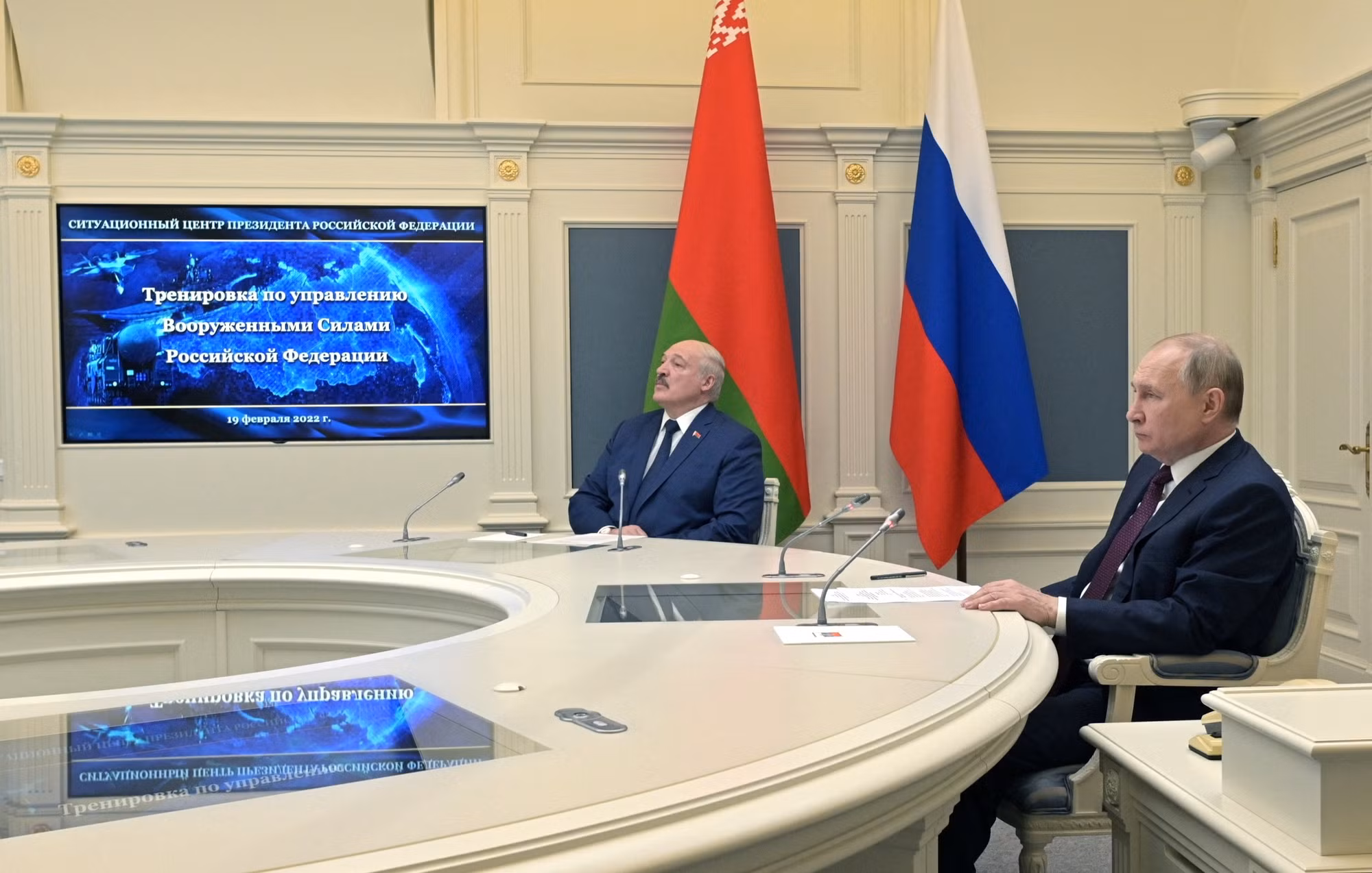 Giữa lúc căng thẳng leo thang, Tổng thống Putin ngồi xem diễn tập quân sự -0