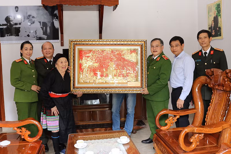 Thứ trưởng Nguyễn Văn Long làm việc tại tỉnh Điện Biên -0
