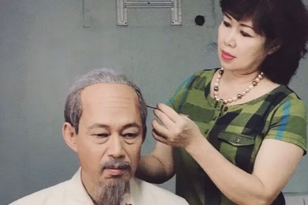 nữ nghệ sĩ vường đạm thuỷ hoá trang cho chồng vào hình tượng bác.jpg -0