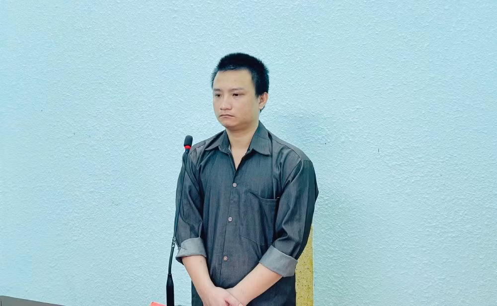 3. bị cáo lê chí đạt tại phiên tòa xét xử trực tuyến vào chiều 11.3..jpg -0